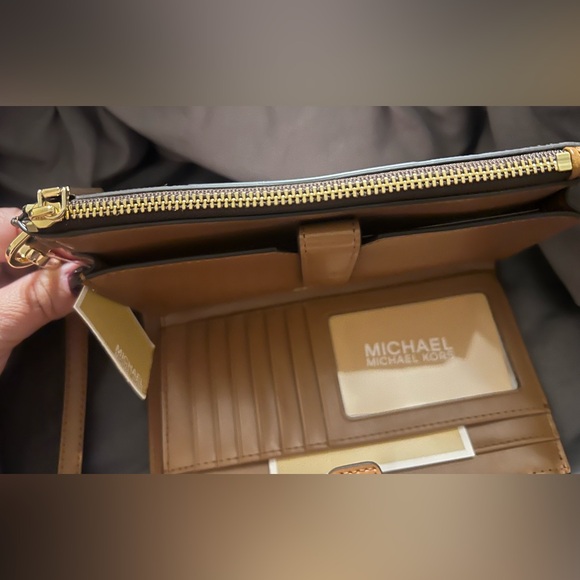 Michael Kors Wallet & Wristlet NWT - Picture 5 of 8